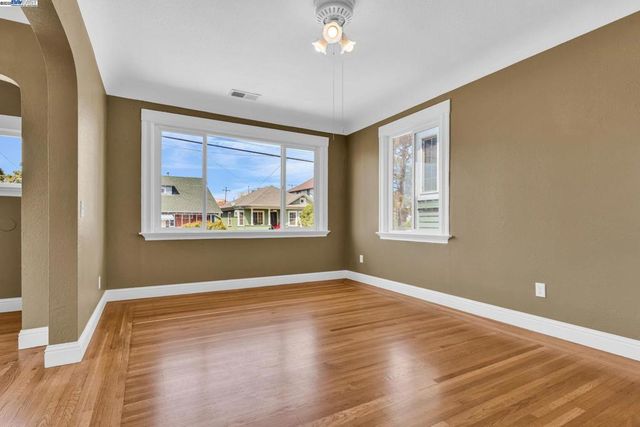 1530 36Th Ave, Oakland, CA 94601