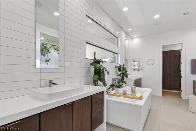 24 Garden Rain Drive, Las Vegas, NV 89135