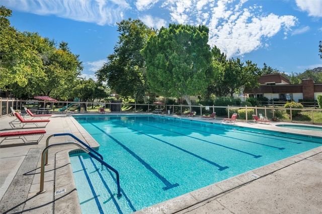 22238 James Alan 4, Chatsworth, CA 91311