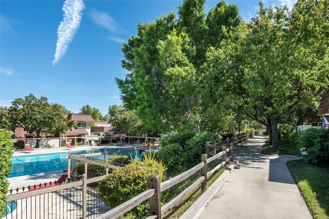 22238 James Alan 4, Chatsworth, CA 91311