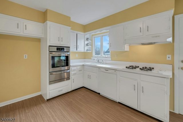 6 Earnshaw Pl, Clifton City, NJ 07013