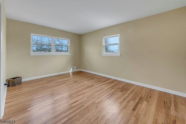 6 Earnshaw Pl, Clifton City, NJ 07013