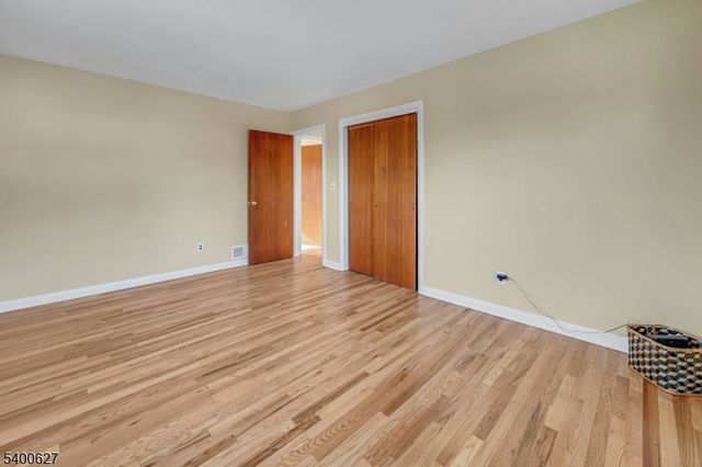 6 Earnshaw Pl, Clifton City, NJ 07013