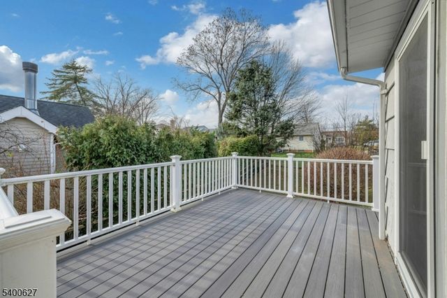 6 Earnshaw Pl, Clifton City, NJ 07013