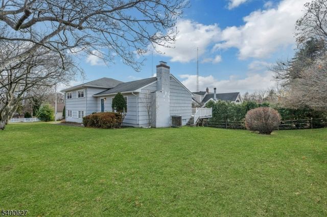 6 Earnshaw Pl, Clifton City, NJ 07013