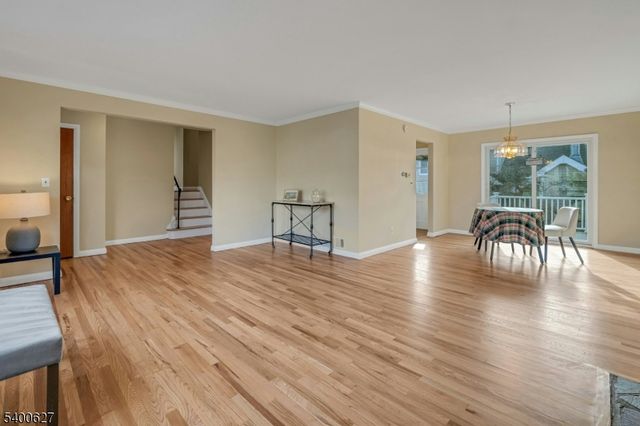 6 Earnshaw Pl, Clifton City, NJ 07013