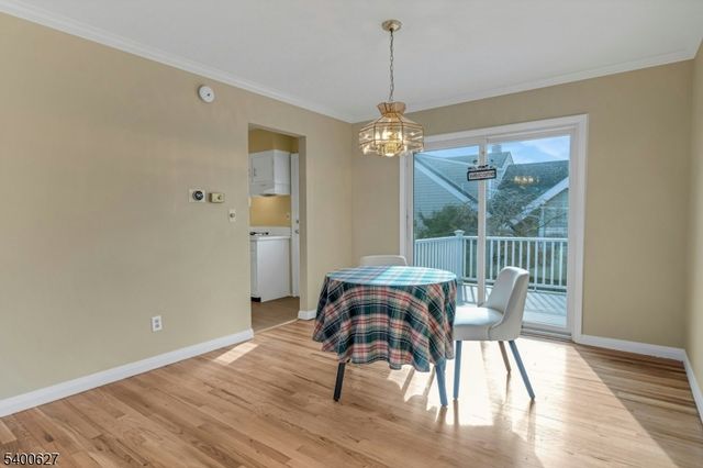 6 Earnshaw Pl, Clifton City, NJ 07013