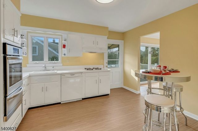 6 Earnshaw Pl, Clifton City, NJ 07013