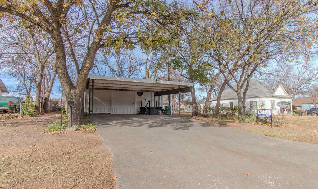 507 E 2ND STREET, Burkburnett, TX 76354