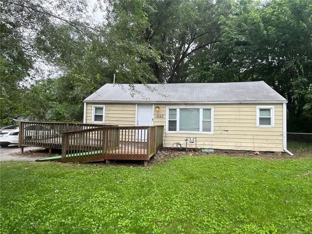 17120 Chula Vista Drive, Belton, MO 64012