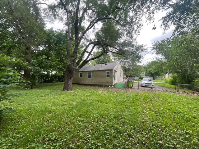 17120 Chula Vista Drive, Belton, MO 64012