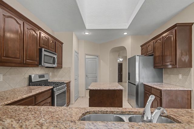 3004 Beaver Creek Drive, Fort Worth, TX 76177