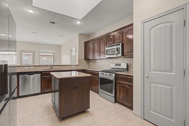 3004 Beaver Creek Drive, Fort Worth, TX 76177