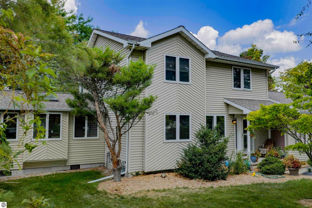 1000 Country Way, Mt Pleasant, MI 48858