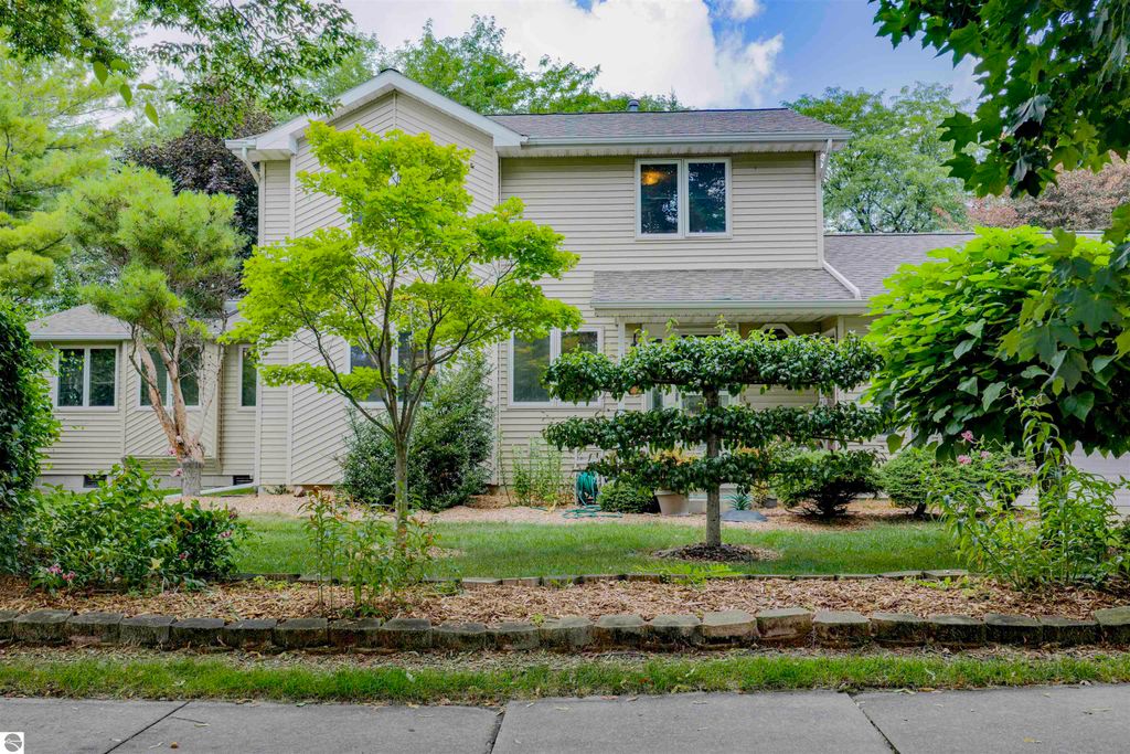 Image 10 of property listing at 1000 Country Way, Mt Pleasant, MI 48858