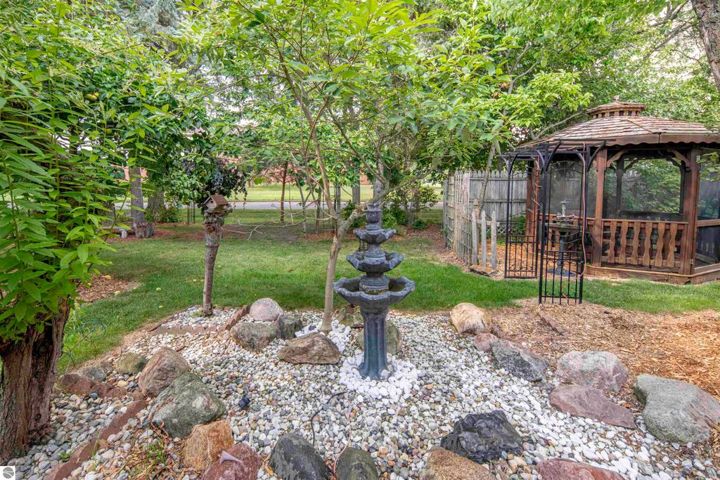 Image 11 of property listing at 1000 Country Way, Mt Pleasant, MI 48858