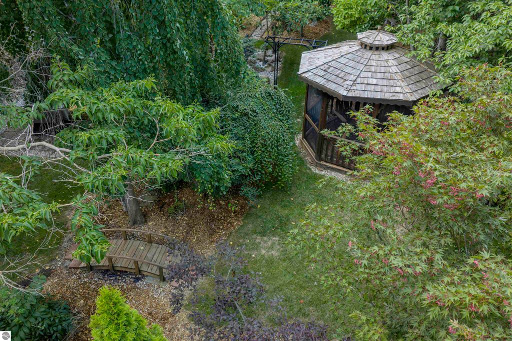 Image 12 of property listing at 1000 Country Way, Mt Pleasant, MI 48858