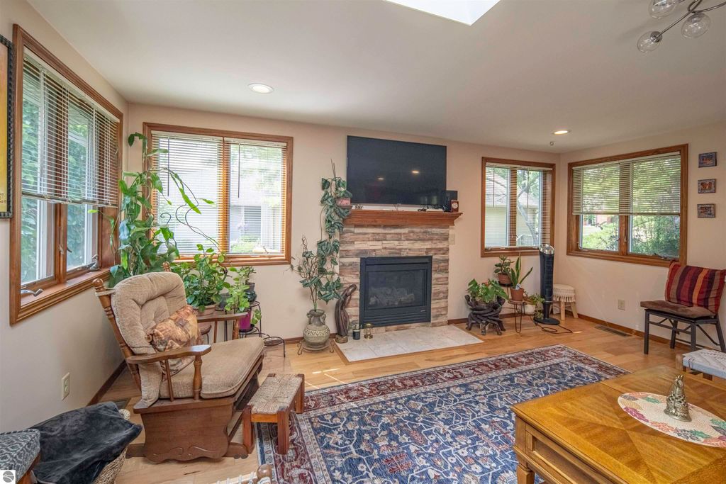 Image 13 of property listing at 1000 Country Way, Mt Pleasant, MI 48858