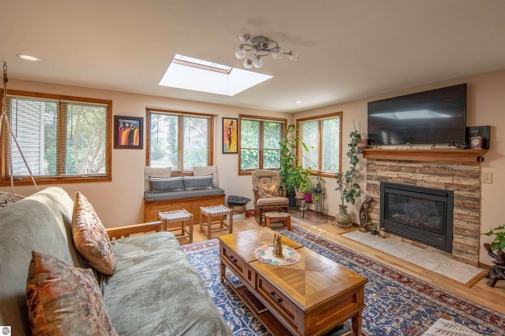 Image 14 of property listing at 1000 Country Way, Mt Pleasant, MI 48858