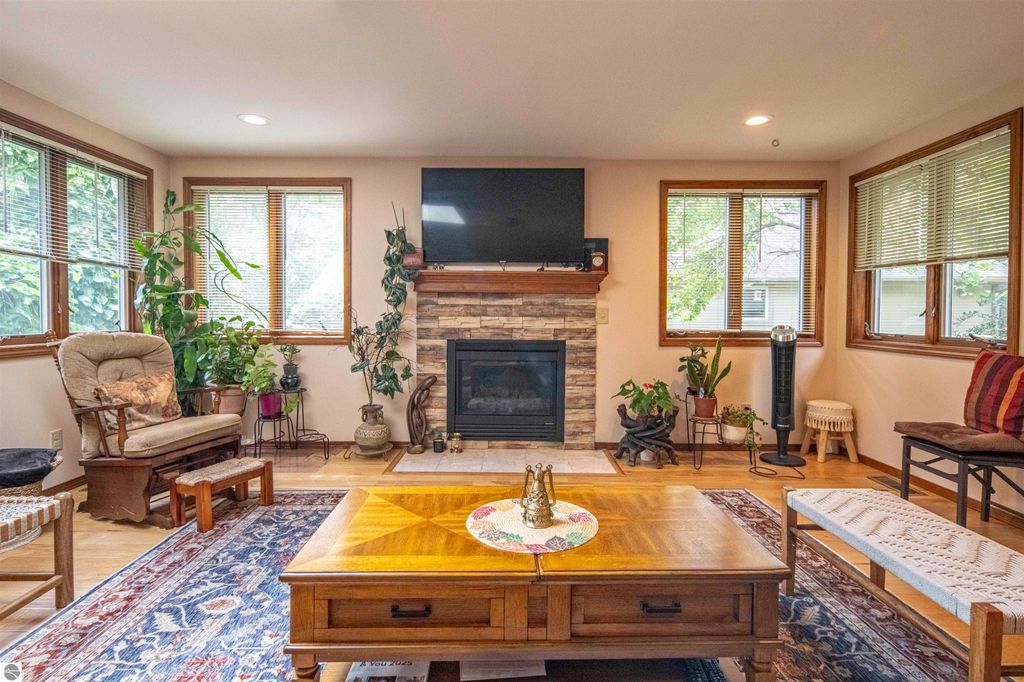 Image 16 of property listing at 1000 Country Way, Mt Pleasant, MI 48858