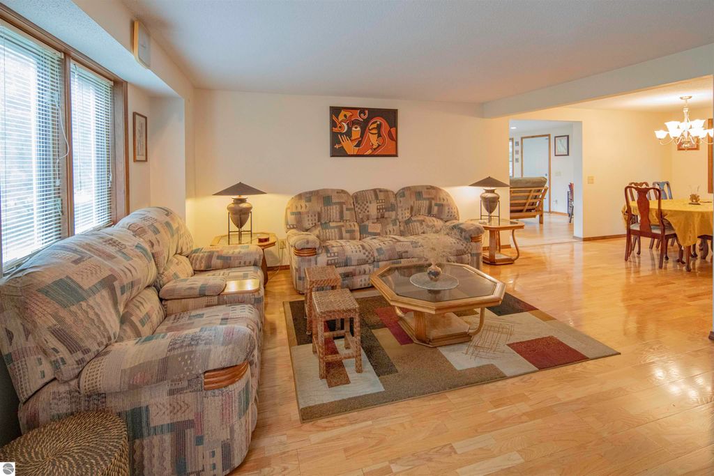 Image 17 of property listing at 1000 Country Way, Mt Pleasant, MI 48858