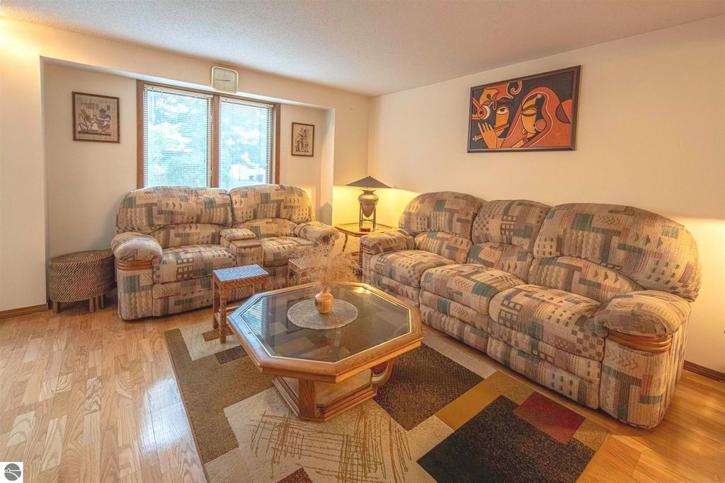 Image 18 of property listing at 1000 Country Way, Mt Pleasant, MI 48858