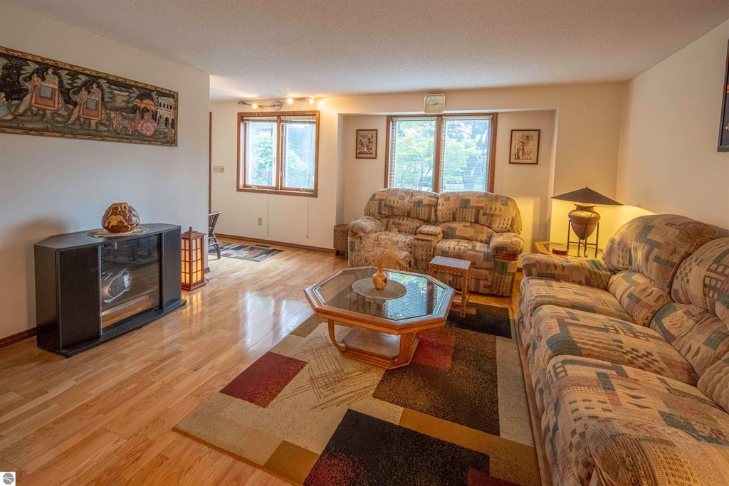 Image 19 of property listing at 1000 Country Way, Mt Pleasant, MI 48858