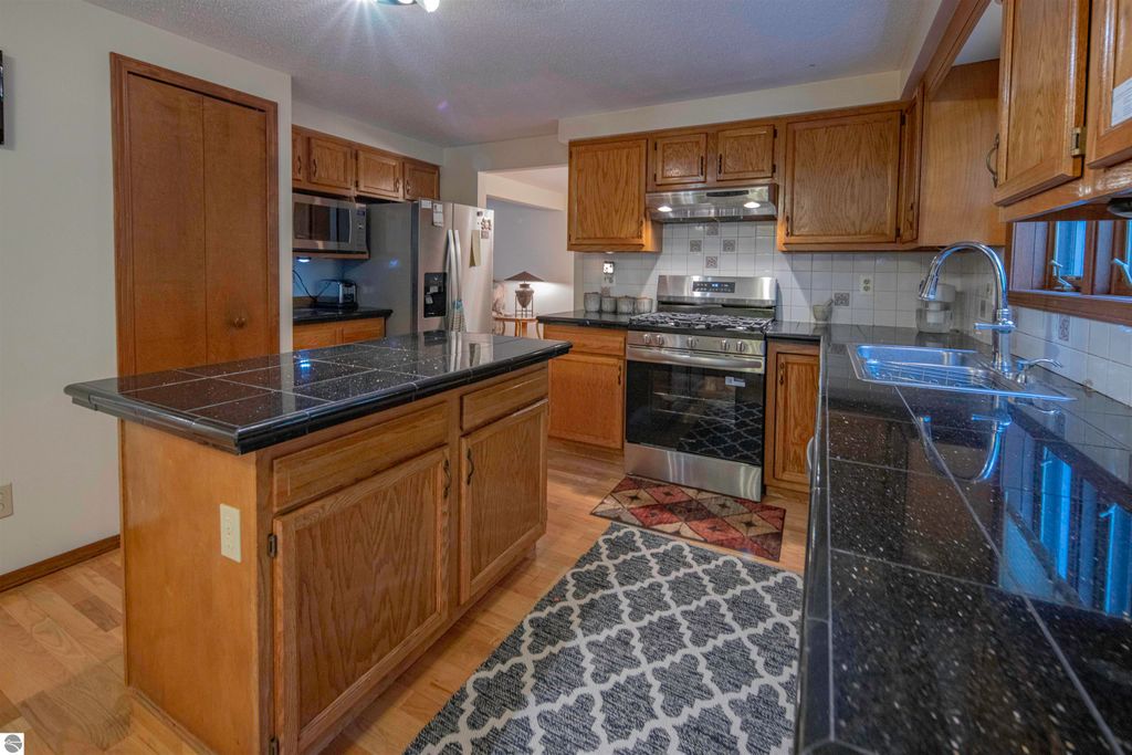 Image 24 of property listing at 1000 Country Way, Mt Pleasant, MI 48858