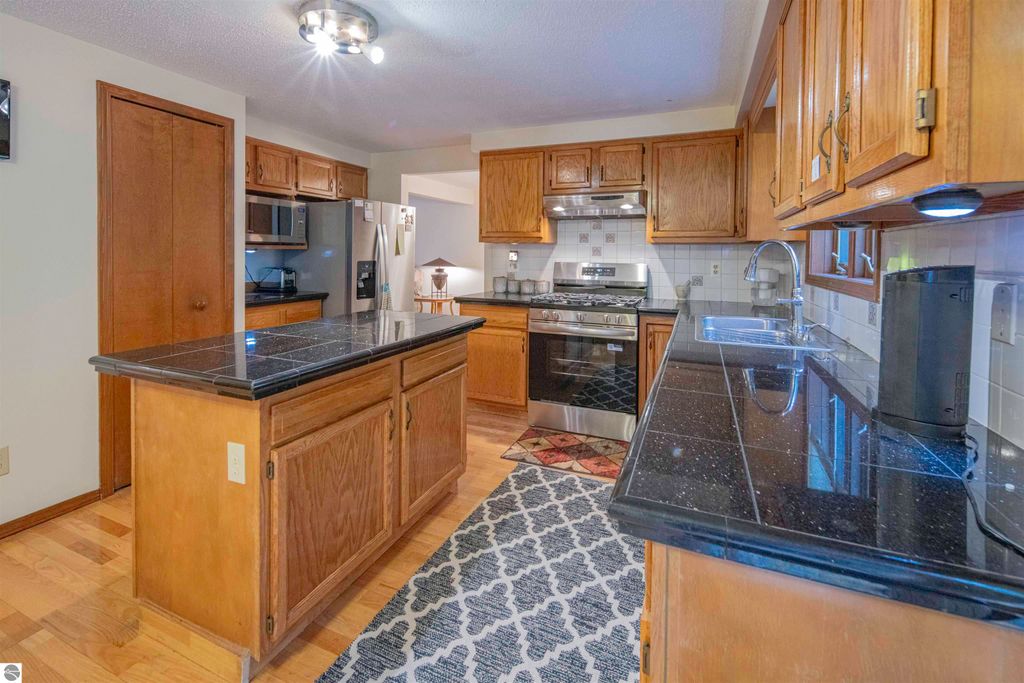 Image 25 of property listing at 1000 Country Way, Mt Pleasant, MI 48858