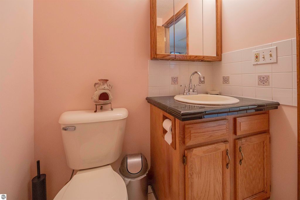 Image 27 of property listing at 1000 Country Way, Mt Pleasant, MI 48858