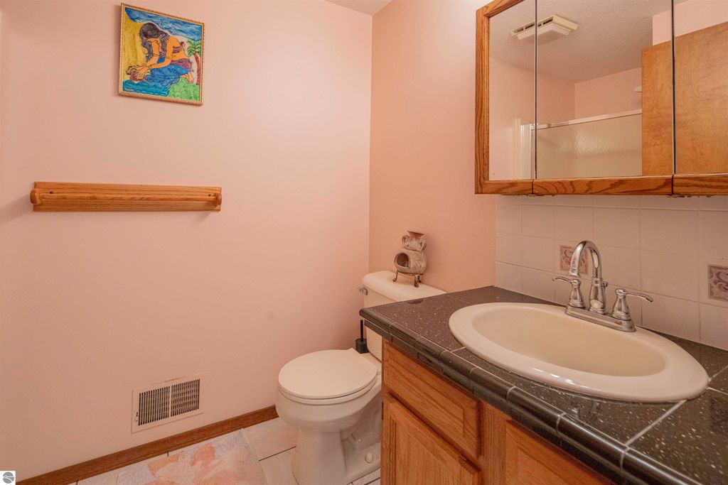 Image 28 of property listing at 1000 Country Way, Mt Pleasant, MI 48858