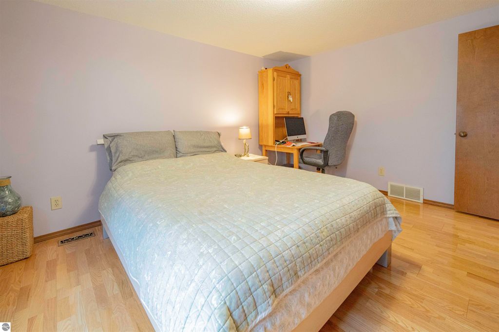 Image 31 of property listing at 1000 Country Way, Mt Pleasant, MI 48858