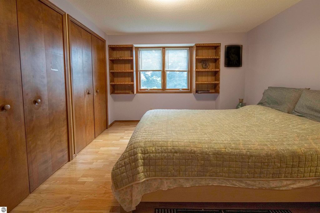 Image 32 of property listing at 1000 Country Way, Mt Pleasant, MI 48858