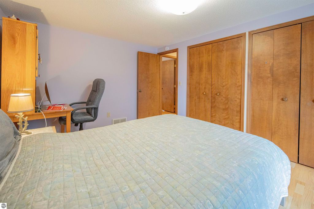 Image 34 of property listing at 1000 Country Way, Mt Pleasant, MI 48858