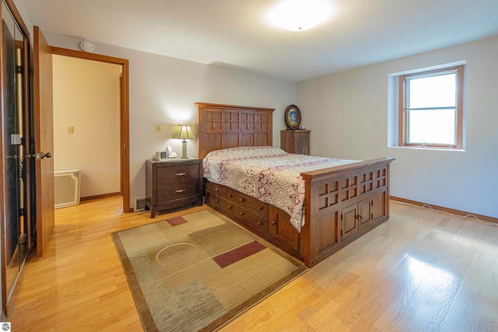 Image 35 of property listing at 1000 Country Way, Mt Pleasant, MI 48858