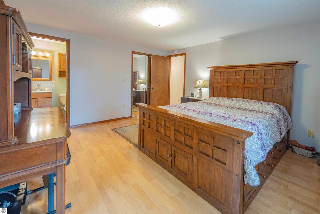 Image 36 of property listing at 1000 Country Way, Mt Pleasant, MI 48858