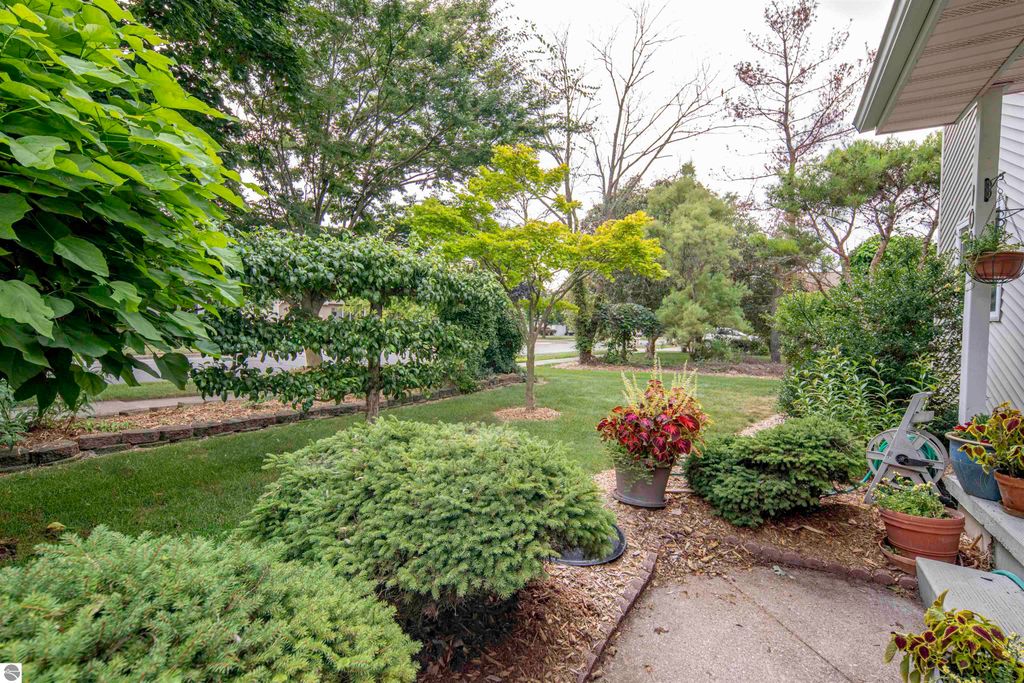 Image 4 of property listing at 1000 Country Way, Mt Pleasant, MI 48858