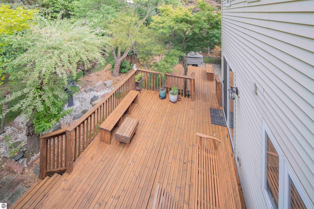 Image 40 of property listing at 1000 Country Way, Mt Pleasant, MI 48858