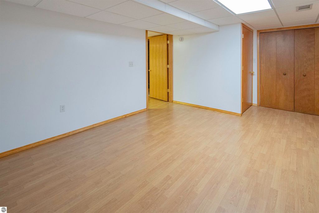 Image 43 of property listing at 1000 Country Way, Mt Pleasant, MI 48858