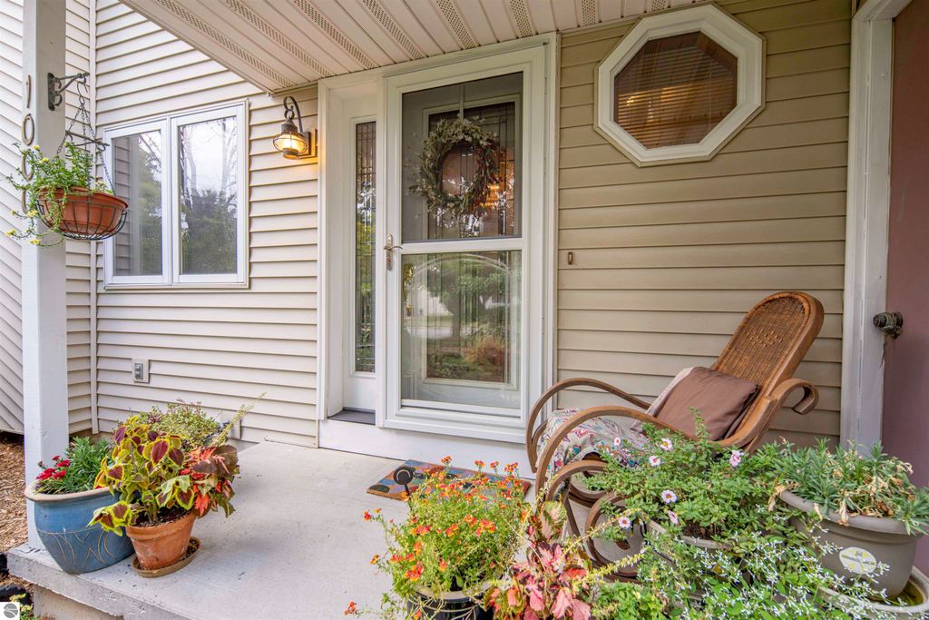 Image 5 of property listing at 1000 Country Way, Mt Pleasant, MI 48858