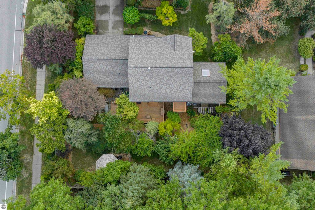 Image 7 of property listing at 1000 Country Way, Mt Pleasant, MI 48858