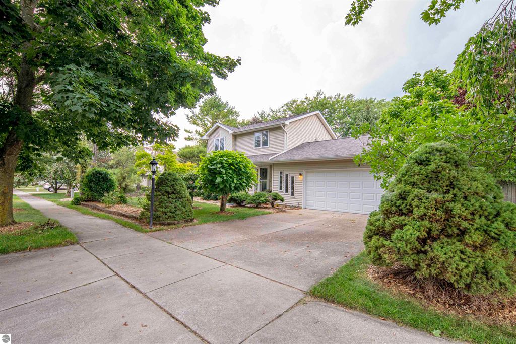 Image 8 of property listing at 1000 Country Way, Mt Pleasant, MI 48858