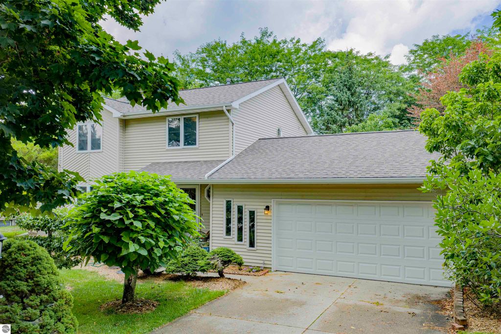 Image 9 of property listing at 1000 Country Way, Mt Pleasant, MI 48858