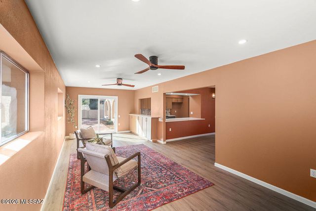 757 W Calle Del Regalo, Green Valley, AZ 85614