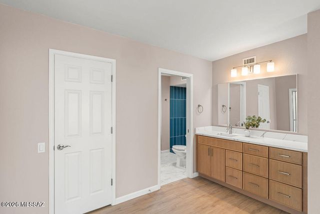 757 W Calle Del Regalo, Green Valley, AZ 85614