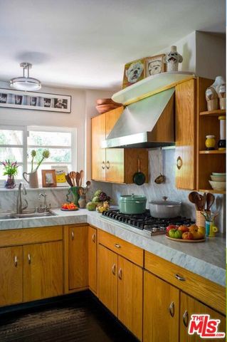 2331 Outpost Drive, Los Angeles, CA 90068