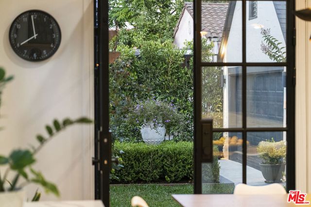 202 S Citrus Avenue, Los Angeles, CA 90036