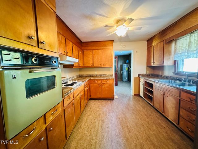 28236 Lee Highway, Meadowview, VA 24361