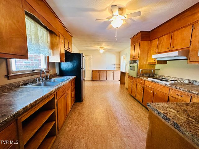 28236 Lee Highway, Meadowview, VA 24361