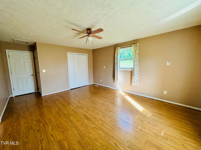 28236 Lee Highway, Meadowview, VA 24361